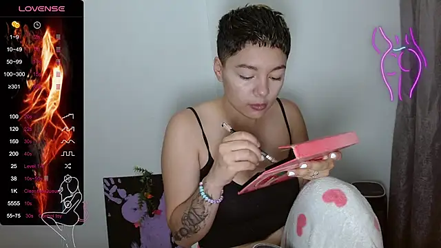 Snapshot of TRIXIE_TANG28 chatting on February 14, 11:20 pm TRIXIE TANG28 online show from February 14, 11:20 pm