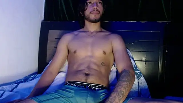 Snapshot of maxximus_100 chatting on December 22, 4:38 pm maxximus 100 online show from December 22, 4:38 pm