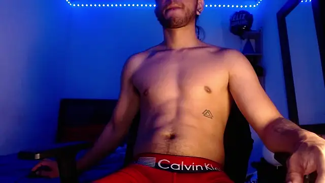 Snapshot of maxximus_100 chatting on February 21, 9:32 pm maxximus 100 online show from February 21, 9:32 pm