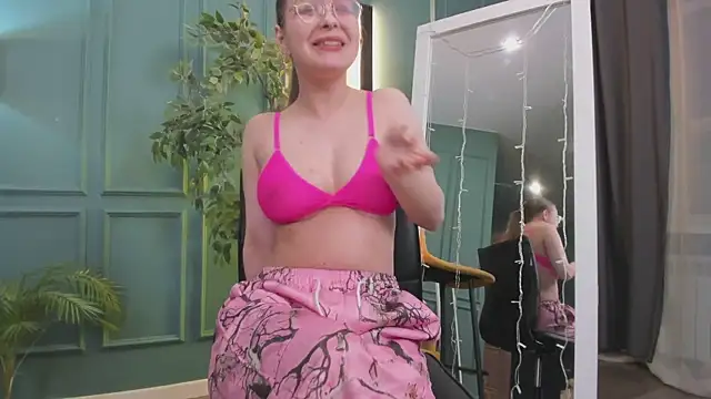 Snapshot of CassieCool chatting on December 30, 4:09 am CassieCool online show from December 30, 4:09 am