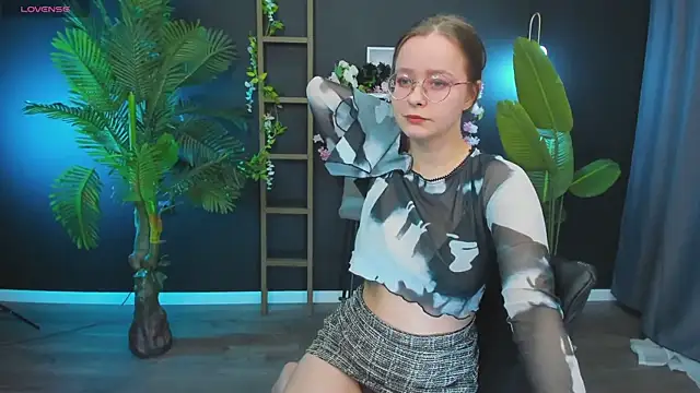 Snapshot of CassieCool chatting on January 18, 8:30 pm CassieCool online show from January 18, 8:30 pm