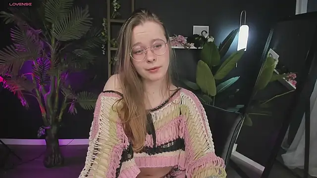 Snapshot of CassieCool chatting on February 22, 8:31 pm CassieCool online show from February 22, 8:31 pm