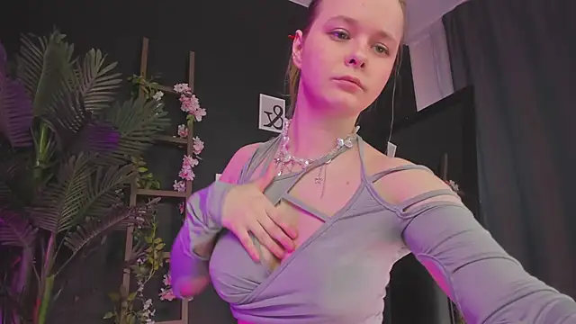 Snapshot of CassieCool chatting on March 20, 3:34 am CassieCool online show from March 20, 3:34 am