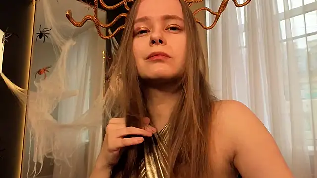 Snapshot of CassieCool chatting on October 31, 1:01 pm CassieCool online show from October 31, 1:01 pm