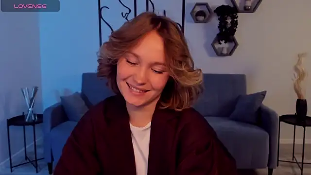 Snapshot of BritnieCute chatting on October 1, 5:46 am BritnieCute online show from October 1, 5:46 am