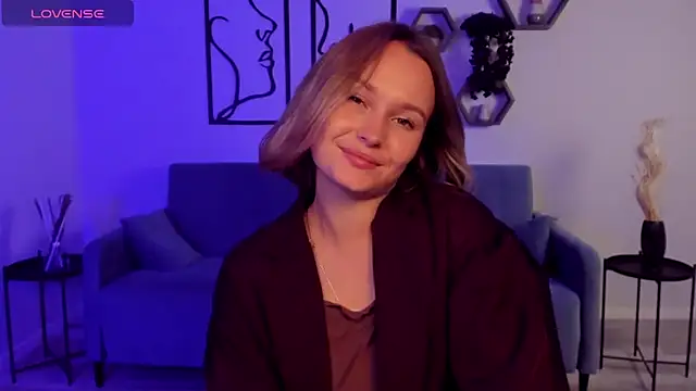 Snapshot of BritnieCute chatting on October 6, 5:27 am BritnieCute online show from October 6, 5:27 am