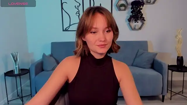 Snapshot of BritnieCute chatting on October 27, 5:33 am BritnieCute online show from October 27, 5:33 am