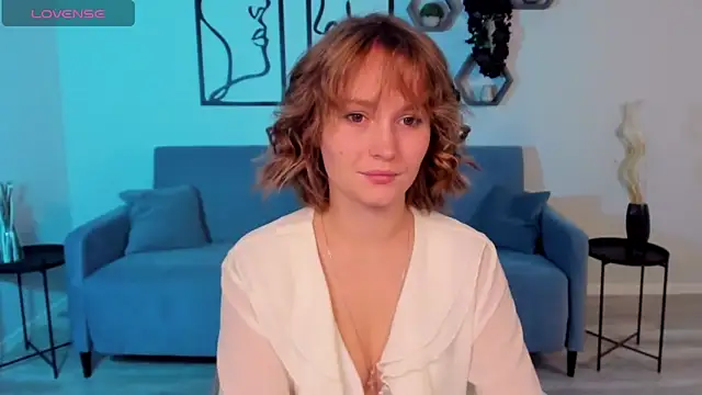 Snapshot of BritnieCute chatting on November 4, 5:06 am BritnieCute online show from November 4, 5:06 am