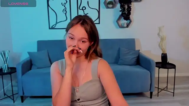 Snapshot of BritnieCute chatting on November 6, 5:41 am BritnieCute online show from November 6, 5:41 am