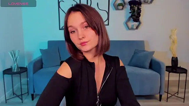 Snapshot of BritnieCute chatting on November 18, 5:01 am BritnieCute online show from November 18, 5:01 am