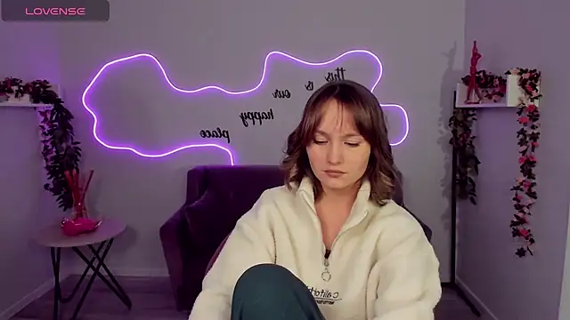 BritnieCute online show from February 5, 5:45 am