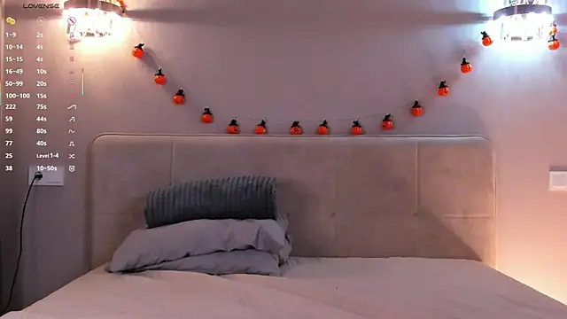 PetraBawden online show from December 18, 9:59 am