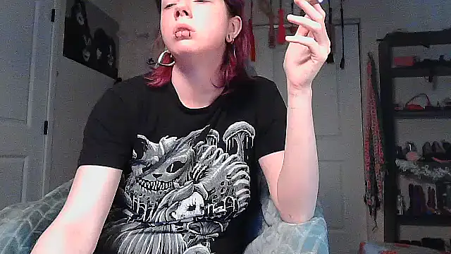 Snapshot of GoddessPinxx chatting on June 9, 7:36 pm GoddessPinxx online show from June 9, 7:36 pm