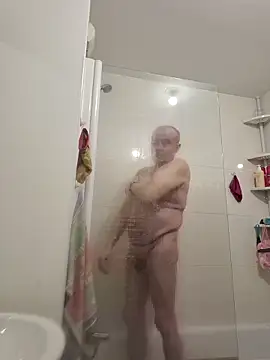 Snapshot of Bretoncool chatting on December 22, 2:47 pm Bretoncool online show from December 22, 2:47 pm