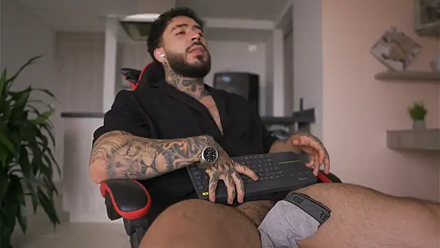 LeoSalvatore  online show from November 14, 12:48 pm