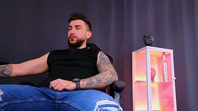 MightyAaron66 online show from January 20, 8:19 am