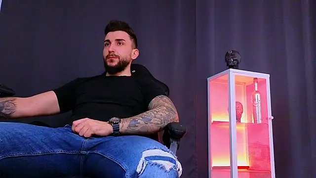 MightyAaron66 online show from January 21, 1:43 pm
