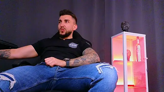 MightyAaron66 online show from January 29, 2:00 pm