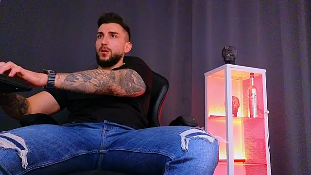 MightyAaron66 online show from January 31, 9:48 am