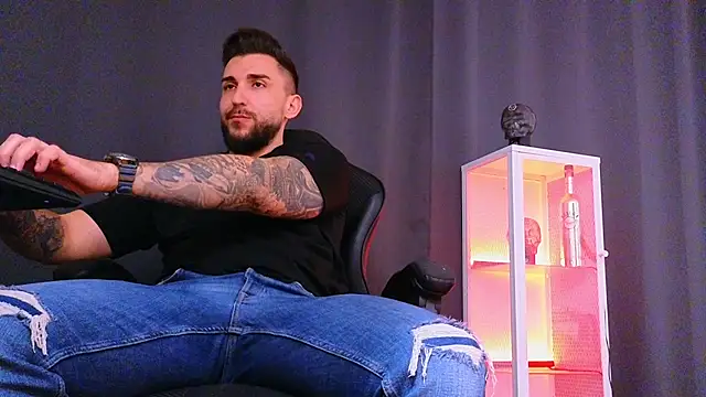 MightyAaron66 online show from February 2, 3:07 pm