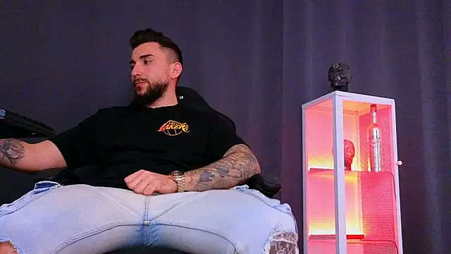 MightyAaron66 online show from February 3, 1:08 pm