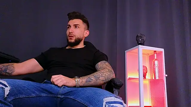MightyAaron66 online show from February 4, 3:44 am