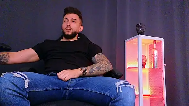 MightyAaron66 online show from February 4, 6:46 am