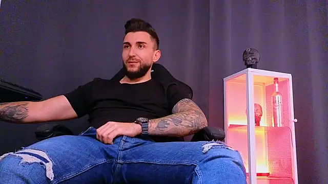 MightyAaron66 online show from February 5, 2:05 pm