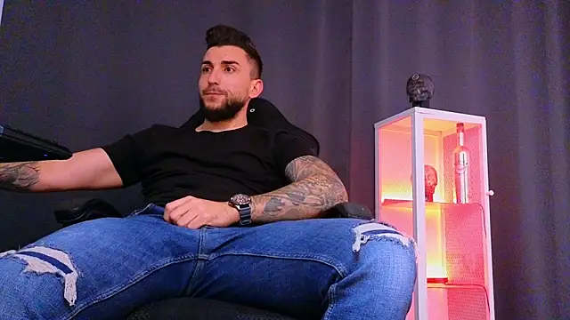 MightyAaron66 online show from February 5, 5:09 pm
