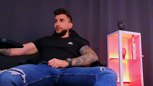 MightyAaron66 online show from February 6, 9:17 pm