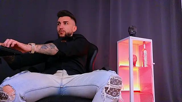 MightyAaron66 online show from February 7, 11:56 am