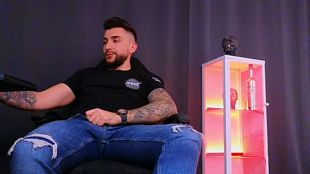 MightyAaron66 online show from February 8, 6:01 pm