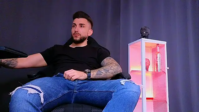 MightyAaron66 online show from February 10, 2:26 pm