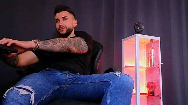 MightyAaron66 online show from February 11, 8:48 am