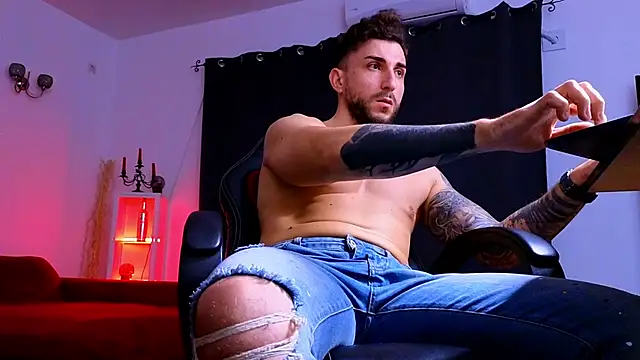 MightyAaron66 online show from November 11, 3:34 pm