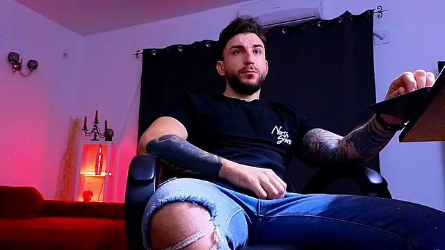 MightyAaron66 online show from December 1, 5:01 am