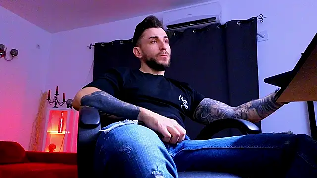 MightyAaron66 online show from January 18, 5:33 am