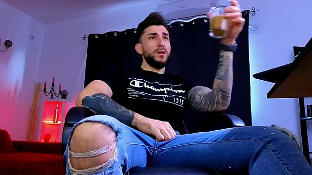 Snapshot of MightyAaron66 chatting on February 12, 6:52 am MightyAaron66 online show from February 12, 6:52 am