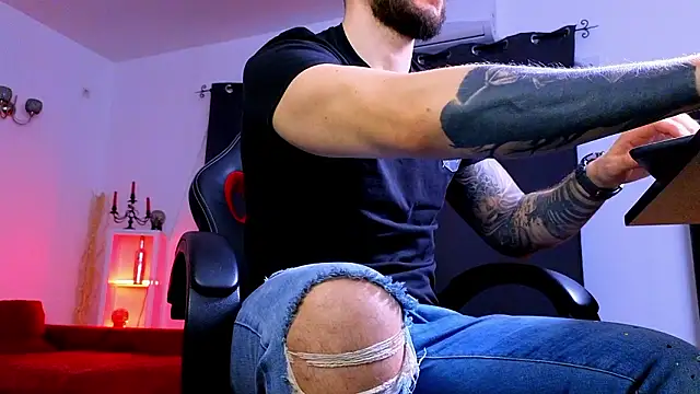 Snapshot of MightyAaron66 chatting on February 14, 3:42 pm MightyAaron66 online show from February 14, 3:42 pm