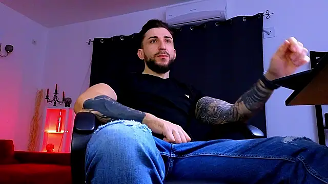 Snapshot of MightyAaron66 chatting on February 15, 3:47 am MightyAaron66 online show from February 15, 3:47 am