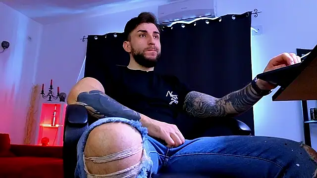 Snapshot of MightyAaron66 chatting on February 18, 8:32 am MightyAaron66 online show from February 18, 8:32 am