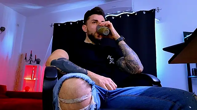 Snapshot of MightyAaron66 chatting on February 19, 7:15 am MightyAaron66 online show from February 19, 7:15 am