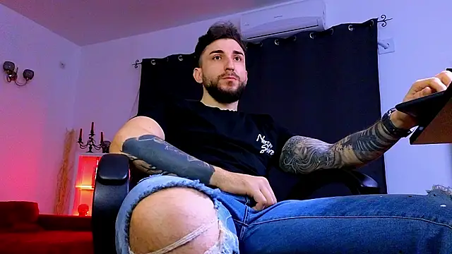 Snapshot of MightyAaron66 chatting on February 28, 4:35 am MightyAaron66 online show from February 28, 4:35 am