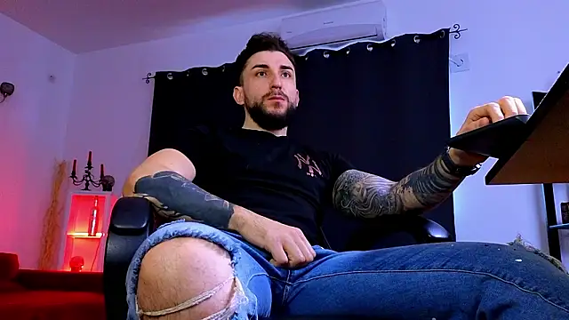 Snapshot of MightyAaron66 chatting on March 2, 5:41 am MightyAaron66 online show from March 2, 5:41 am