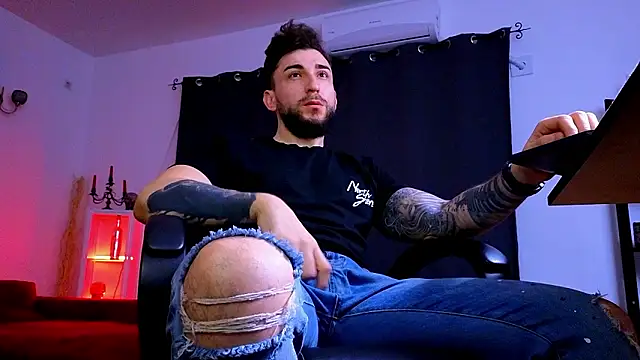 Snapshot of MightyAaron66 chatting on March 7, 1:57 am MightyAaron66 online show from March 7, 1:57 am