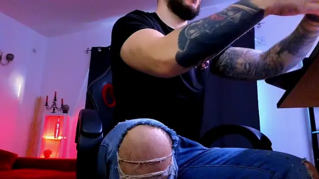 Snapshot of MightyAaron66 chatting on March 25, 5:02 am MightyAaron66 online show from March 25, 5:02 am