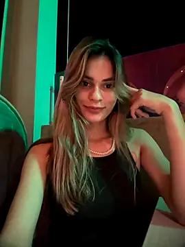 cuteluci  online show from September 29, 12:05 am