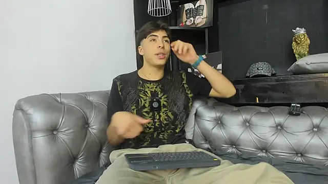 HeellBoy  online show from October 12, 7:13 pm