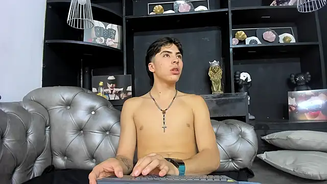 Snapshot of HeellBoy_ chatting on October 28, 7:27 pm HeellBoy online show from October 28, 7:27 pm