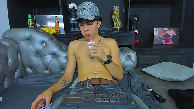 Snapshot of HeellBoy_ chatting on November 6, 7:48 pm HeellBoy online show from November 6, 7:48 pm